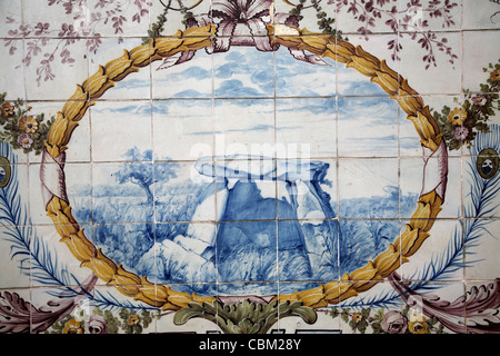 Glasierte blau Azulejo-Fliesen Caminha Bahnhof, Portugal Stockfoto