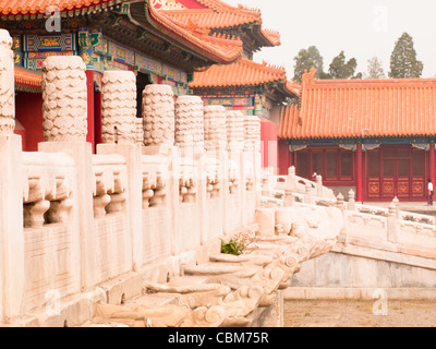 Fassaden und Dächer Details, Verbotene Stadt in Peking. Kaiserpalast in China. Stockfoto