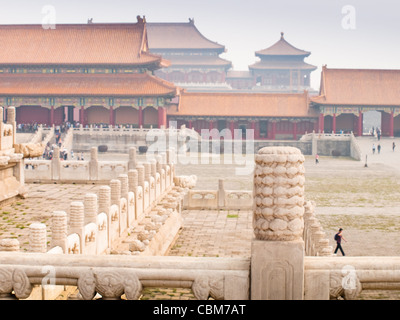 Fassaden und Dächer Details, Verbotene Stadt in Peking. Kaiserpalast in China. Stockfoto