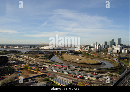 Aerial Ansichten der Docklands und Canary Wharf angesehen von der Ostseite von London Stockfoto