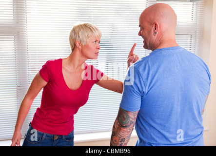 paar, dass Argument beheizt Stockfoto
