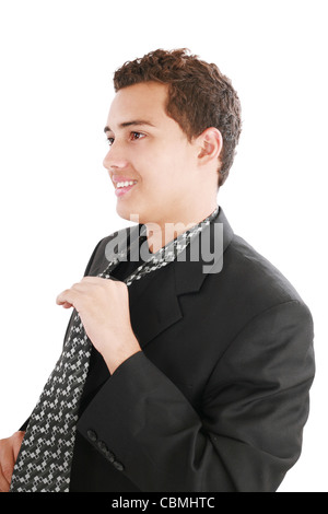 Ein junger Mann seine Krawatte Befestigung Stockfoto