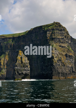 Branaunmore Stapel & die Klippen von Moher, Co. Clare, Irland Stockfoto