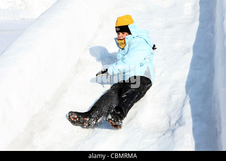 Kinder Eis gleiten, Harbin Ice festival Stockfoto