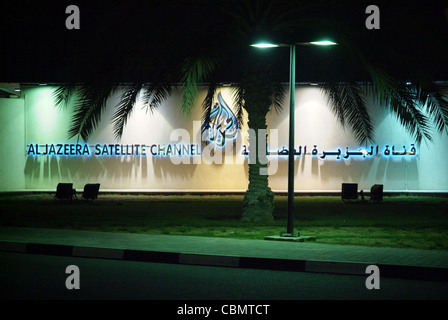 Doha, Katar--21. Oktober 2006 – das Logo der Al Jazeera Satellite Channel auf dem hq Arabic Channel. Stockfoto