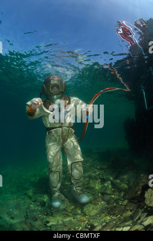 Helm-Taucher unter Wasser, Piran, Adria, Slowenien Stockfoto