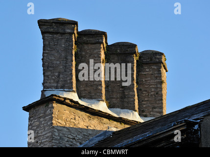 17.. Jahrhundert Schornstein auf Haus stapeln. Stricklandgate, Kendal, Cumbria, England, Vereinigtes Königreich, Europa. Stockfoto