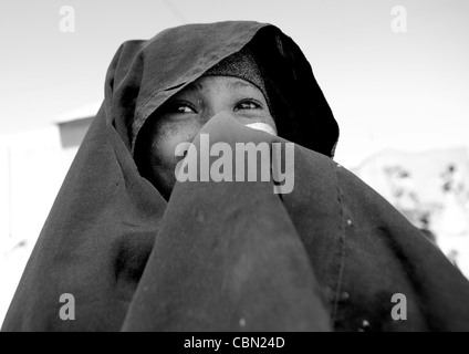 Süße schwarze junge verschleierte Frau Portrait Somaliland Stockfoto