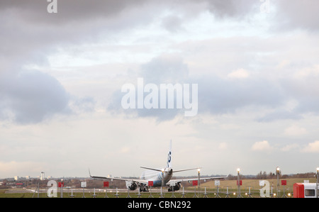 Flybe Jet vorbereiten ausziehen Stockfoto