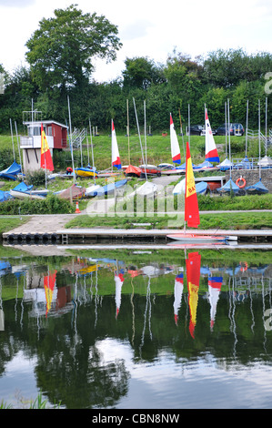 Yachten, Segeln am Fluss Avon, Saltford, UK Stockfoto