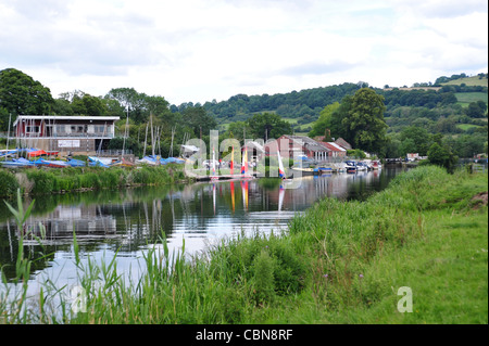 Yachten, Segeln am Fluss Avon, Saltford, UK Stockfoto