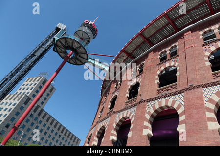 BARCELONA, Spanien - 13 Juli: Stierkampfarena Arenas auf Spanien Platz. Von traditionellen Neo-Mudéjar-Stil. Neues Einkaufszentrum in Barcelona. Im Inneren befindet sich ein Museum des Rock And Roll. 13. Juli 2011 in Barcelona, Spanien. Stockfoto