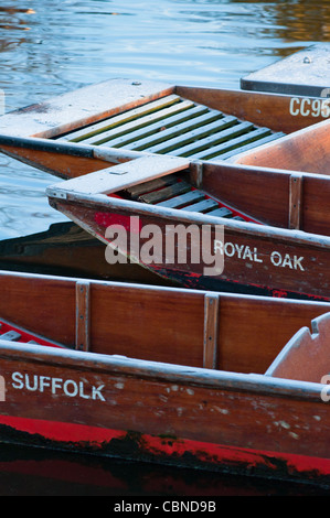 Stocherkähne auf dem Fluss Cam in Cambridge, England. Stockfoto