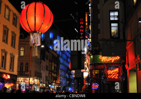 London Chinatown Whitcomb Street festliche Laternen, Großbritannien. Stockfoto