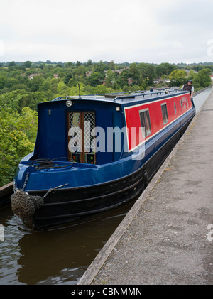 Grachtenboot auf Pontcysyllte Aquädukt Stockfoto