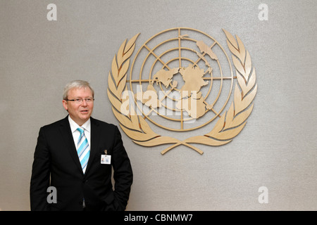 Australische Außenminister, Herrn Kevin Rudd wartet am Sitz der Vereinten Nationen mit Generalsekretär Ban Ki-Moon zu erfüllen. Stockfoto