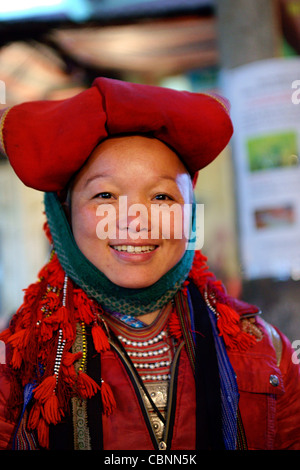 Frau des roten Dao Minderheit Stamm in Sapa Vietnam Stockfoto