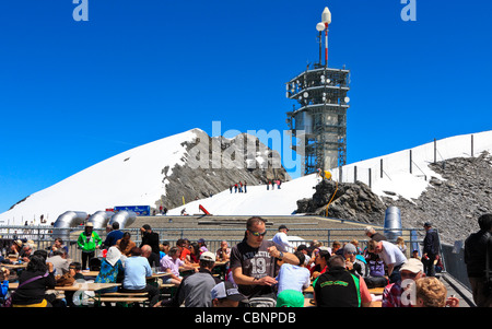 Touristen auf Mount Titlis, Schweizer Alpen, Schweiz Stockfoto