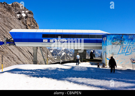 Abfahrtsbahnhof der Ice Flyer Sesselbahn auf Mount Titlis, Schweizer Alpen Stockfoto