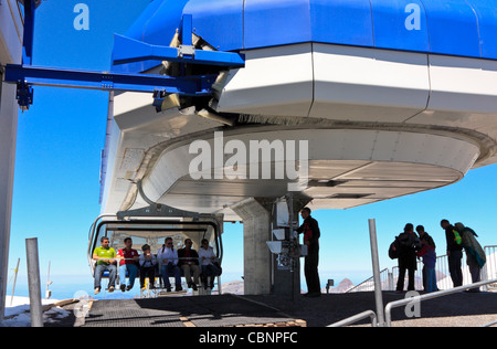 Abfahrtsbahnhof der Ice Flyer Sesselbahn auf Mount Titlis, Schweizer Alpen Stockfoto