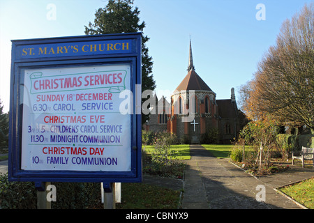 Weihnachten-Services bei Heiliges Marys Kirche, The Avenue, Worcester Park Surrey England UK Stockfoto