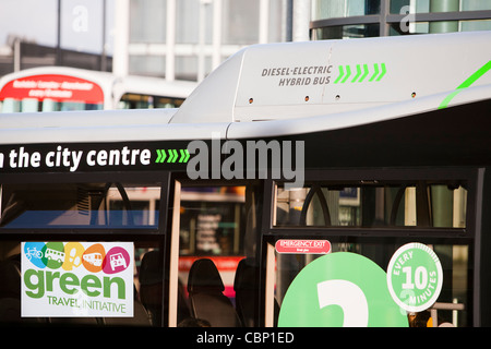 Ein Hybrid-Diesel-Elektro-Shuttle-bus das heißt einen kostenlosen Bus-Service rund um Stadtzentrum von Manchester, UK. Stockfoto