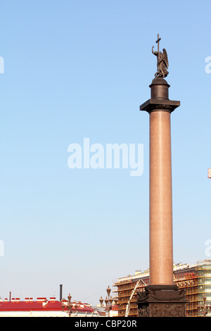 Alexander Column auf Schlossplatz in St. Petersburg, Russland. Stockfoto