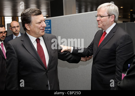 Australische Außenminister Kevin Rudd trifft sich kurz mit Präsident der Europäischen Kommission José Manuel Barroso am UNO-Hauptsitz in Stockfoto