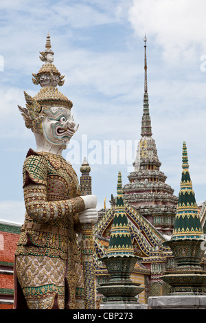 Dämon Tor-Wächter, eine mythische Figur außerhalb der grand Palast mit dem Tempel des Smaragd-Buddha, Bangkok Thailand Stockfoto