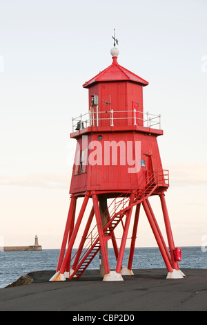 Herde Buhne ein kleiner Leuchtturm an der Mündung des Flusses Tyne in South Shields, in der Nähe von Newcastle, Nord-Ost, UK. Stockfoto