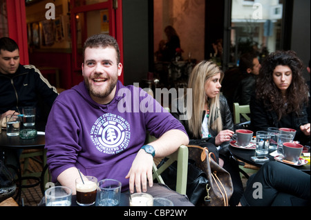 Athener mit Kaffeetrinken, Bruch in der Skoufa Street Cafés in Kolonaki Bezirk von Athen Stockfoto