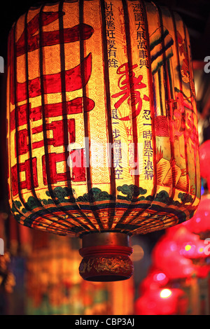 Chinesische Laternen hängen vor Restaurant. Melaka, Malaysia, Südostasien, Asien Stockfoto