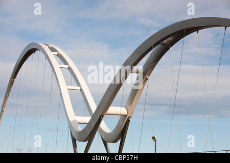 Infinity-Brücke in Stockton on Tees in der Nähe von Middlesbrough, eine neue Fußgänger Fußgängerbrücke über den Fluss Tees. Stockfoto