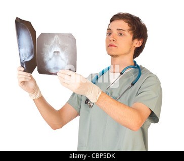 Junge zuversichtlich männlichen Arzt zwei Röntgenstrahlen in den Händen halten Stockfoto