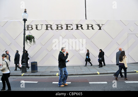 Burberry Store anmelden Regent Street in London während einer shopping-Event Weihnachten 2011 Stockfoto