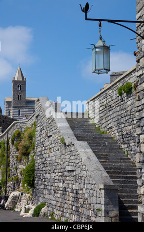 Treppe zur Kirche San Pietro, Portovenere, Provinz La Spezia, Ligurien di Levante, Italien, Mittelmeer, Europa Stockfoto