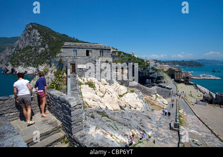 Blick von San Pietro Kirche an der Küste von Porto Venere, Provinz La Spezia, Ligurien di Levante, Italien, Mittelmeer, Europa Stockfoto