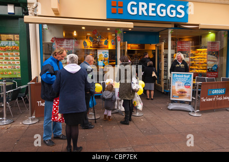 Die Greggs der Bäcker Bäckerei speichern in Norwich, Norfolk, England, Großbritannien, Uk Stockfoto