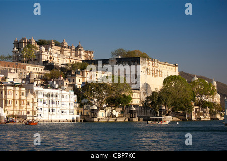 Stadt-Palast Komplex und Shiv Niwas Palace Hotel der 76. Maharana von Mewar, Shreeji Arvind Singh Mewar Udaipur Rajasthan Indien Stockfoto