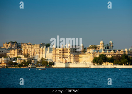 Stadt-Palast Komplex und Shiv Niwas Palace Hotel der 76. Maharana von Mewar, Shreeji Arvind Singh Mewar Udaipur Rajasthan Indien Stockfoto