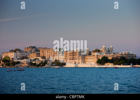 Stadt-Palast Komplex und Shiv Niwas Palace Hotel der 76. Maharana von Mewar, Shreeji Arvind Singh Mewar Udaipur Rajasthan Indien Stockfoto