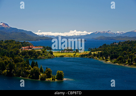 Blick über Nahuel Huapi Nationalpark See Nahuel Huapi und Llao Llao Hotel in der Nähe von Bariloche, Patagonien. Argentinien. Stockfoto