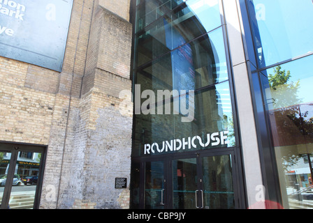 Camden Roundhouse, trendige darstellende Kunst Veranstaltungsort in Chalk Farm, Nord-London, UK Stockfoto