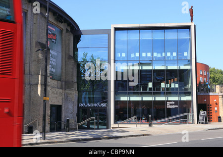 Camden Roundhouse, trendige darstellende Kunst Veranstaltungsort in Chalk Farm, Nord-London, UK Stockfoto