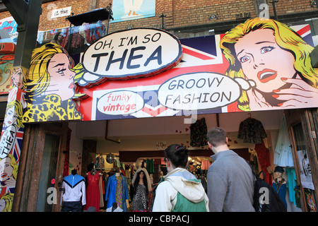 Die Geschäfte der Stall-Markt in Camden Lock, Chalk Farm, Nord-London, UK Stockfoto