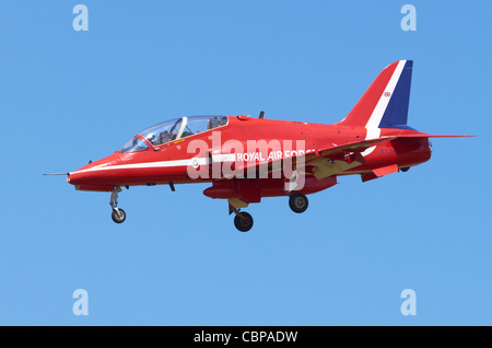 Red Arrows Hawk T1 Flugzeuge am Ansatz für die Landung an RAF Fairford, Vereinigtes Königreich Stockfoto