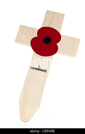 In der Erinnerung Mohn auf hölzernen Kreuz UK Stockfoto