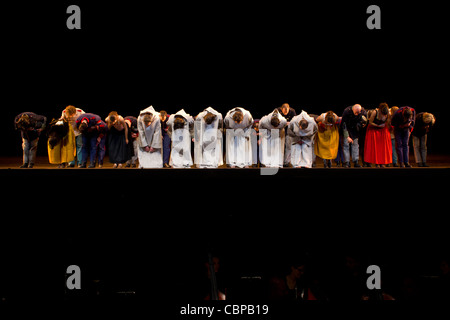 Vorhang für Verdis La Forza del Destino, Opera Bastille Paris, Frankreich Stockfoto