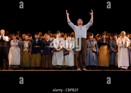 Vorhang für Verdis La Forza del Destino, Opera Bastille Paris, Frankreich Stockfoto