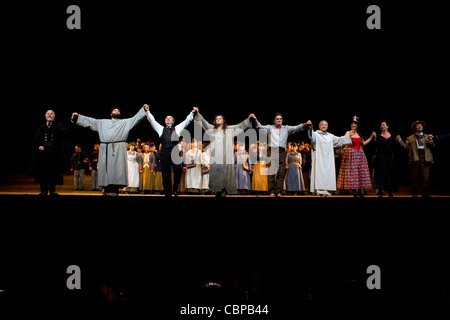 Vorhang für Verdis La Forza del Destino, Opera Bastille Paris, Frankreich Stockfoto